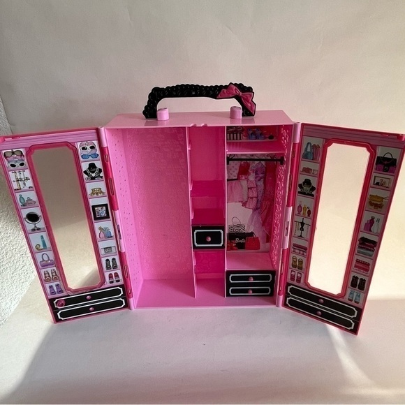 Mattel Barbie Fashion Closet Pink and Black Toy BMB99 - Picture 4 of 4
